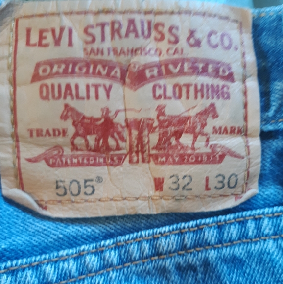 Classic Levi 505 Regular Fit Jeans - Picture 2 of 3
